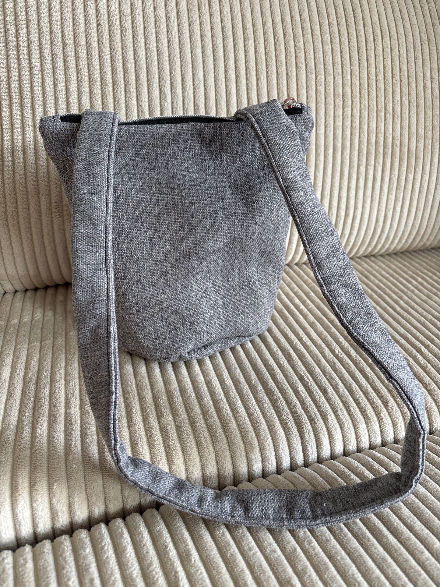 Charlie- gris