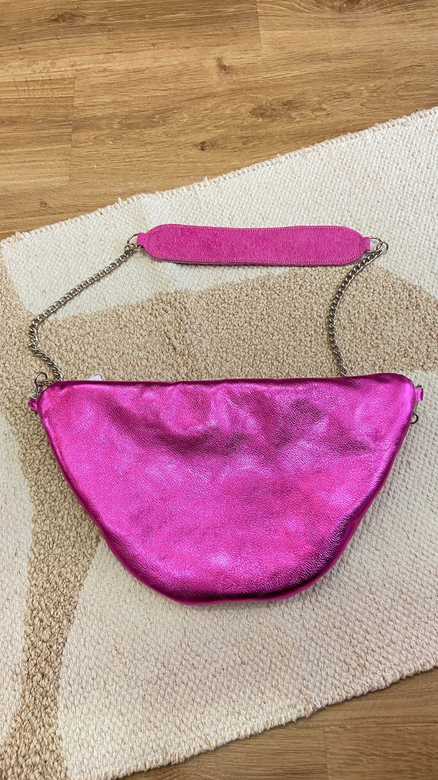 Banane en cuir rose metallisé
