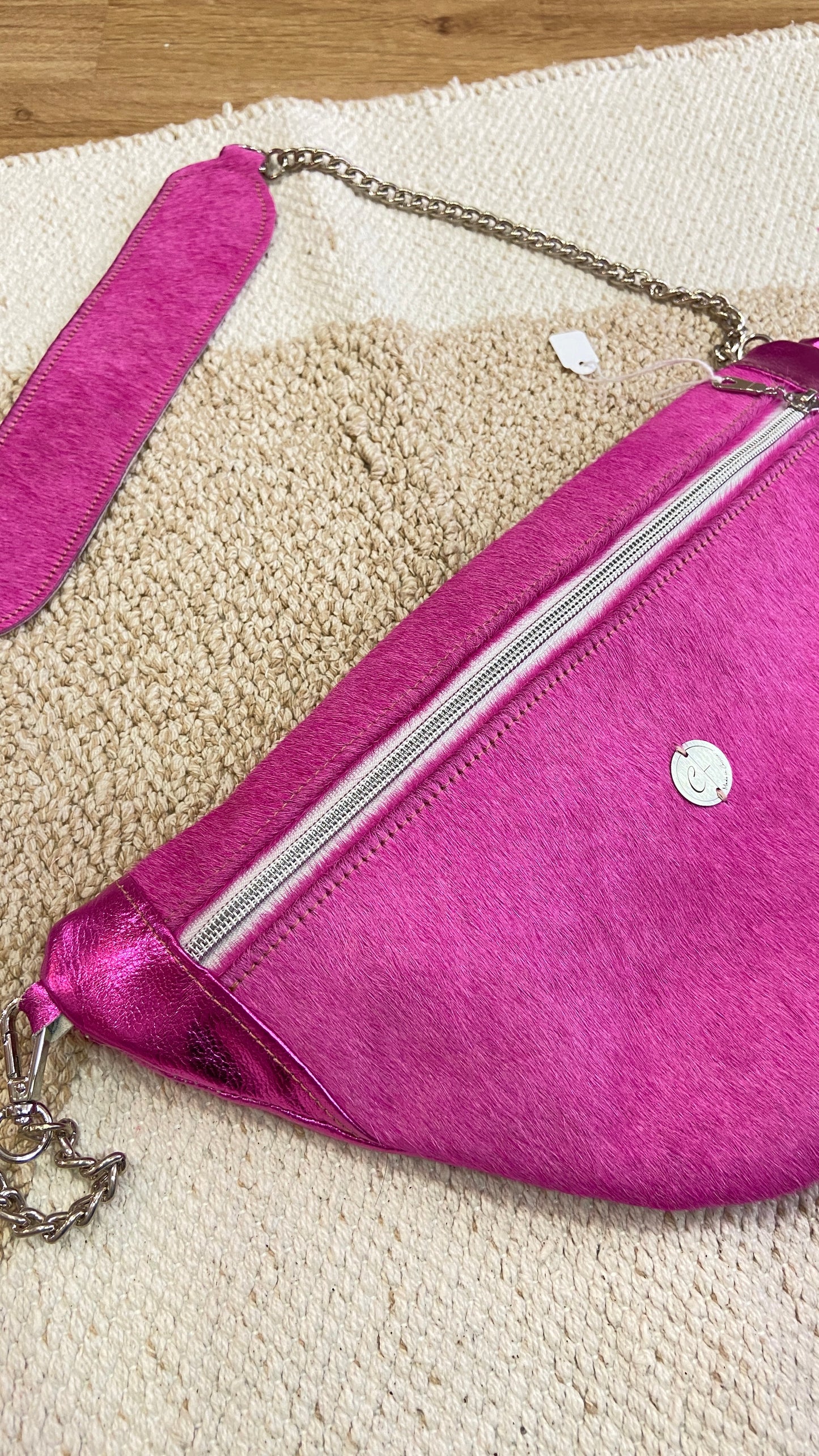 Banane en cuir rose metallisé