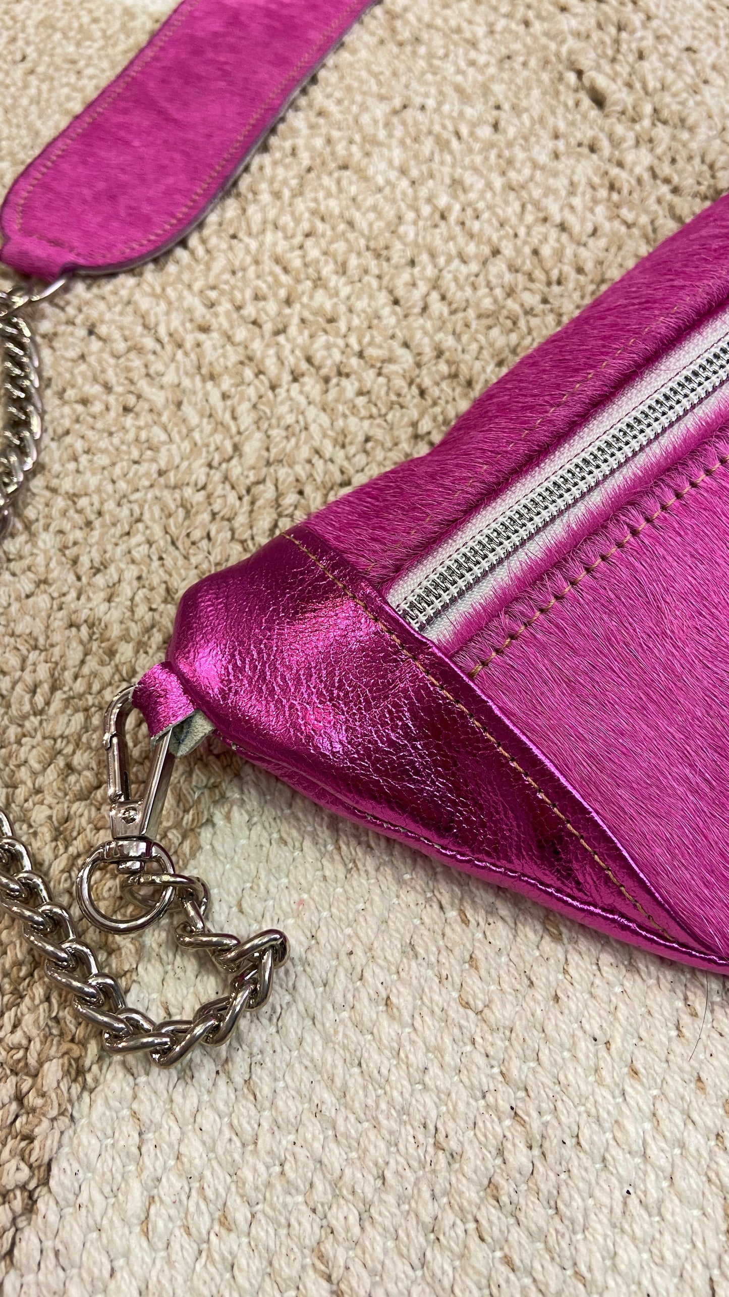 Banane en cuir rose metallisé