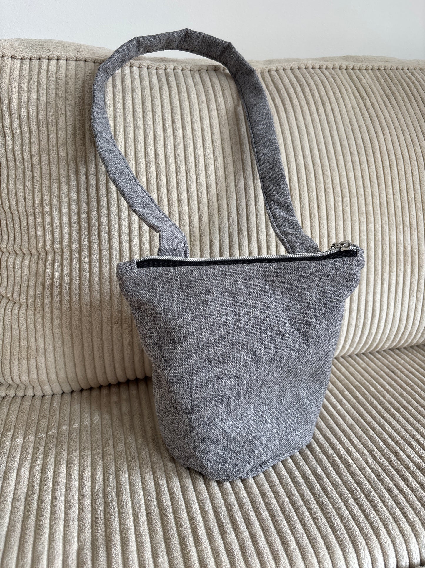 Charlie- gris