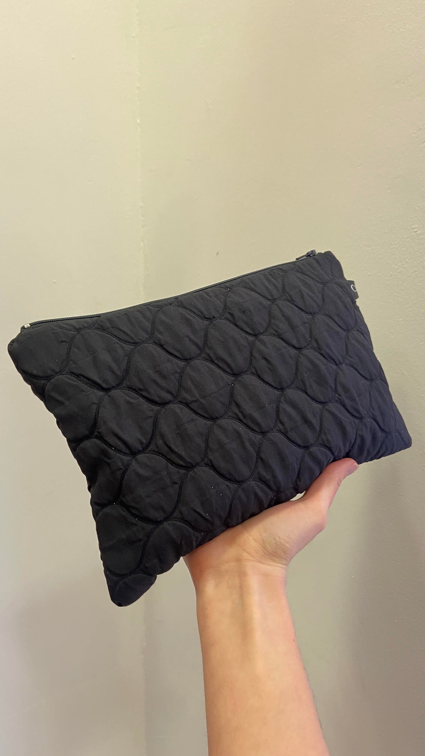 Maria - Pochette en Tissu Doudoune Noir